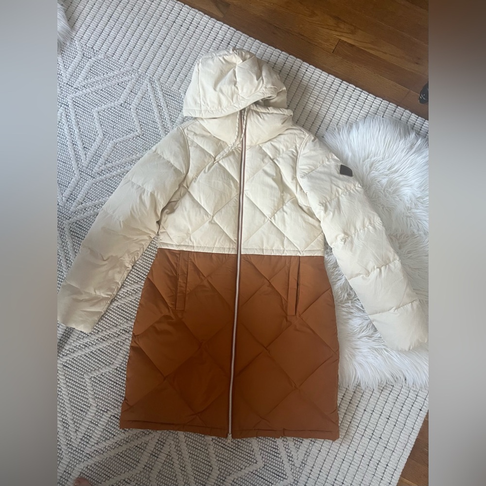 WOMEN'S BURTON CHESCOTT DOWN JACKET. SIZE LARGE. NEVER BEEN WORN.